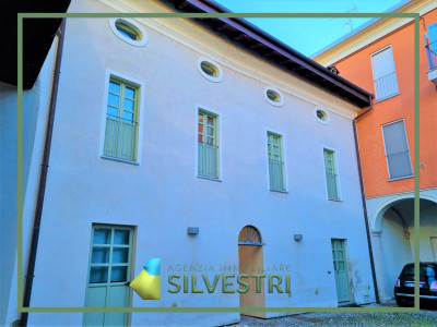Immobiliare Silvestri, CAMERI: BILOCALE MANSARDATO DI AMPIA METRATURA