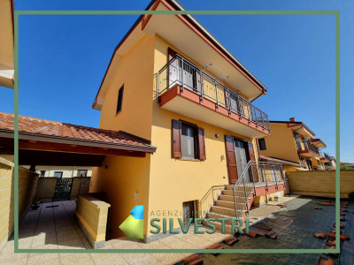 Immobiliare Silvestri, TRECATE: VILLA INDIPENDENTE CON GIARDINO, TAVERNA E BOX DOPPIO