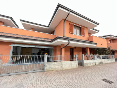 Immobiliare Silvestri, CAMERISPLENDIDA  VILLA BINATA